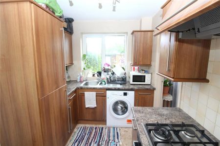 2 bedroom semi-detached house to rent - Photo 4