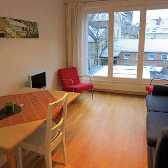 Zeitlose, möblierte Wohnung mit Balkon in der Kölner Südstadt - Photo 1