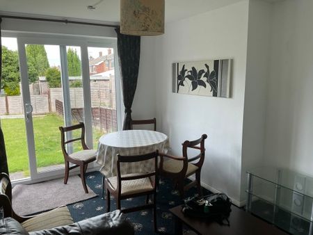 39, Eastfield Crescent - Photo 4