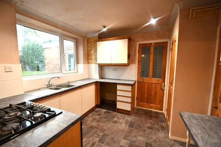 3 bedroom semi-detached house to rent - Photo 4