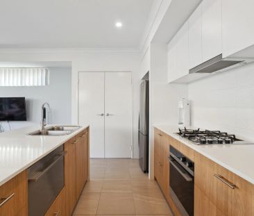 Family Comfort Meets Modern Living - Photo 1