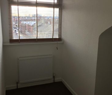 3 Bed Terraced House, Strathmore View, LS9 - Photo 5