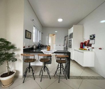 Casa Com 4 Dormitórios Com 3 Suítes, Para Alugar, 195 m² por R$8.25... - Foto 5