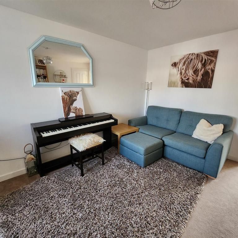 2 bedroom end of terrace house to rent - Photo 1