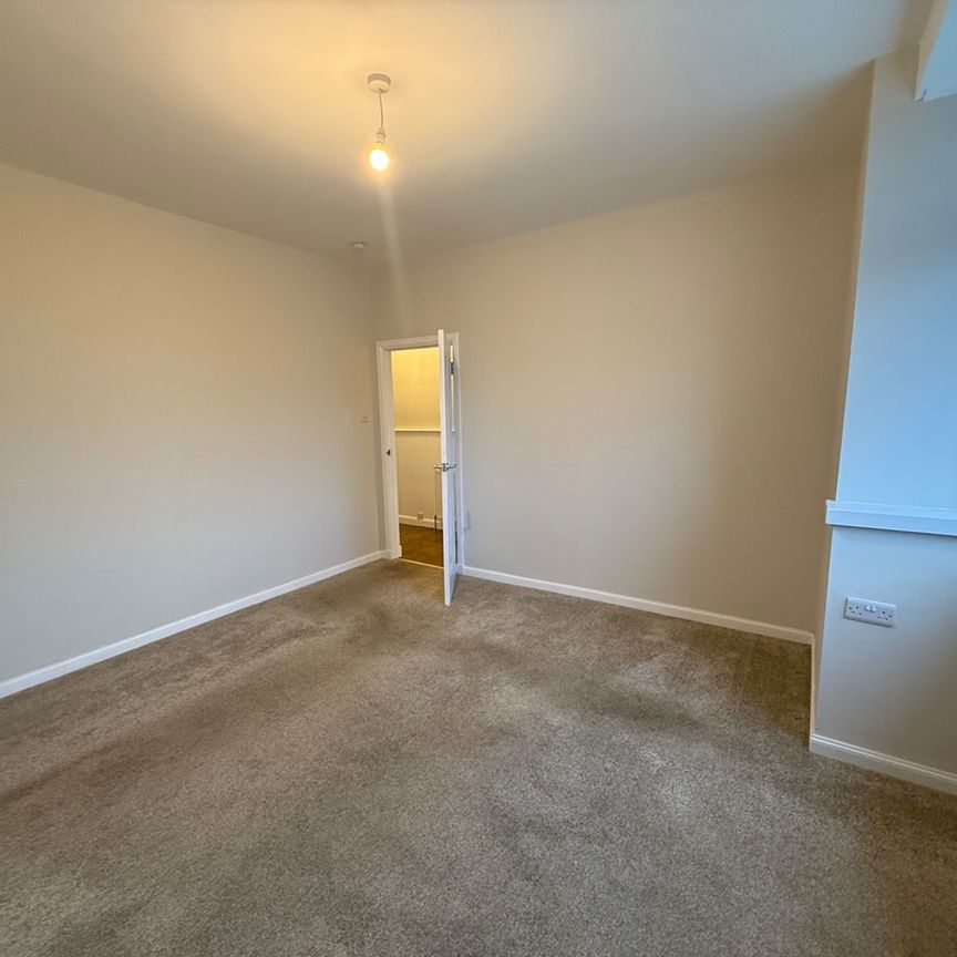 3 Bed Terraced House, Springfield Road, AB15 - Photo 1