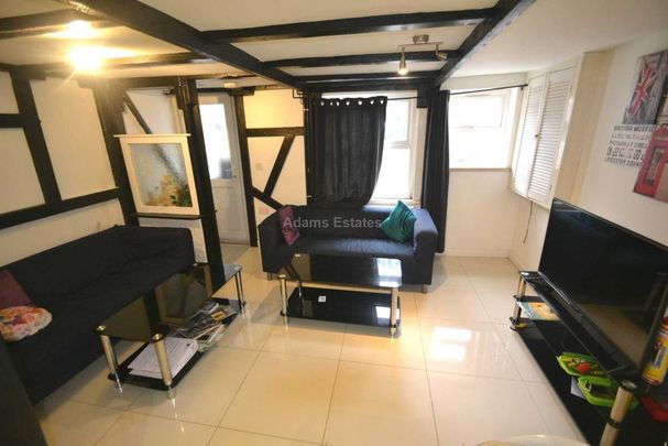 1 bedroom in a house share to rent - Photo 1