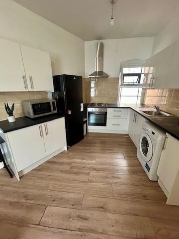 4 bedroom flat to rent - Photo 3
