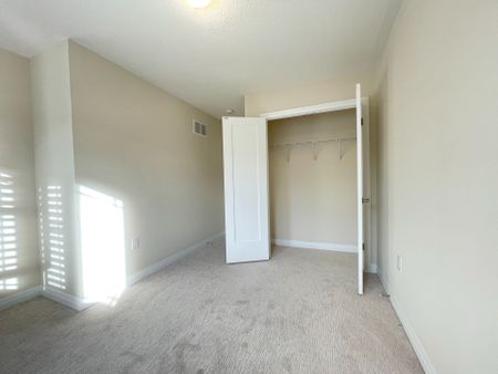 For Lease - 33 Laguna Village Crescent, Hamilton, Ontario - Photo 4