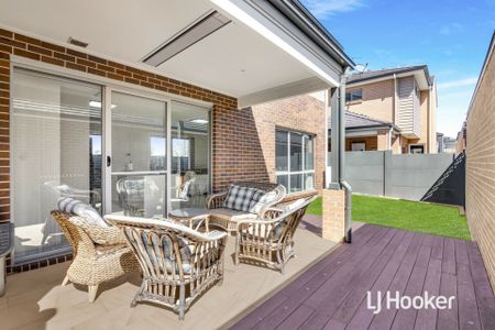 Stunning 3 Bedroom Home - Great Location! - Photo 4