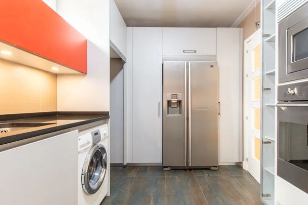 Calle del Alcalde Sáinz de Baranda, Madrid, Community of Madrid 28009 - Photo 1