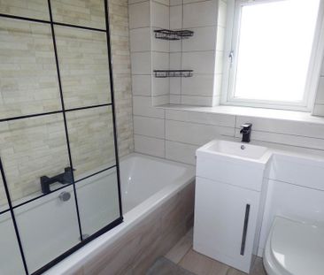 3 bedroom link detached house to rent - Photo 2