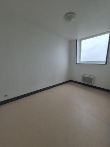 Location Appartement 2 pièces 43m² BEAUVOIS EN CAMBRESIS 59157 - Photo 2