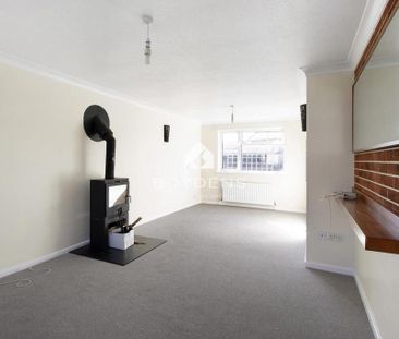 3 bedroom detached house to rent - Photo 2