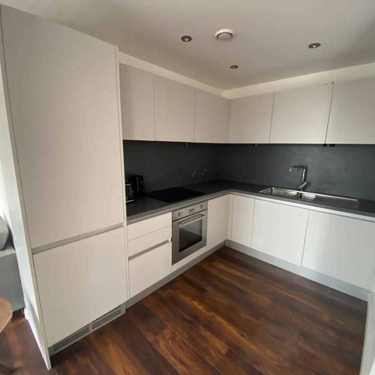 3 Bed Flat, Regent Road, M3 - Photo 1