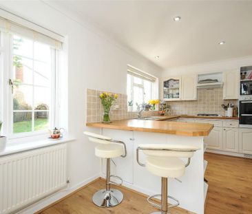 4 bedroom detached house to rent - Photo 2