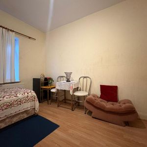 1 bedroom in a flat share to rent - Photo 3
