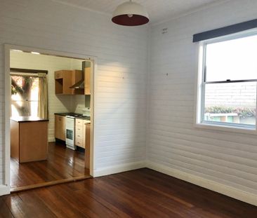 High Ceilings and Old World Charm - Photo 2