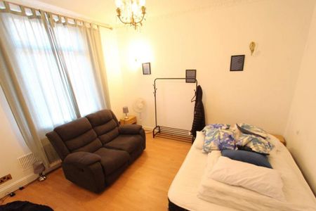 4 bedroom terraced house to rent - Photo 5