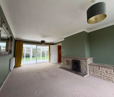 A superb FOUR BEDROOM detached family home occupying a lovely plot ... - Photo 1