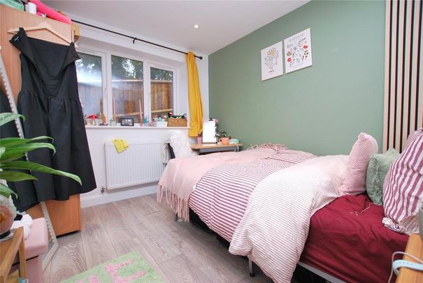 7 bedroom end of terrace house to rent - Photo 1