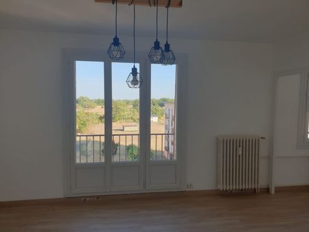 Location Appartement 5 pièces 88m² DECIZE 58300 - Photo 2