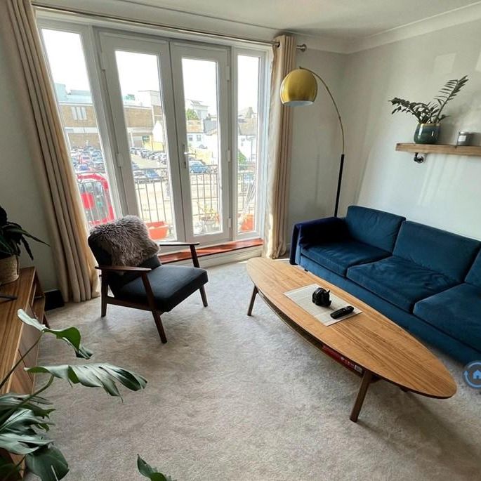 1 bedroom in a flat share to rent - Photo 1