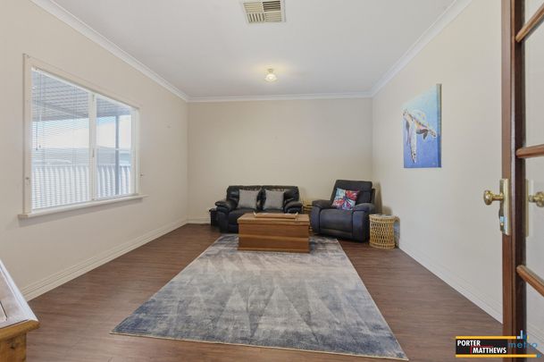 Beautiful 3-Bedroom Home in Rivervale - Modern, Spacious & Perfect for Summer Living! - Photo 1