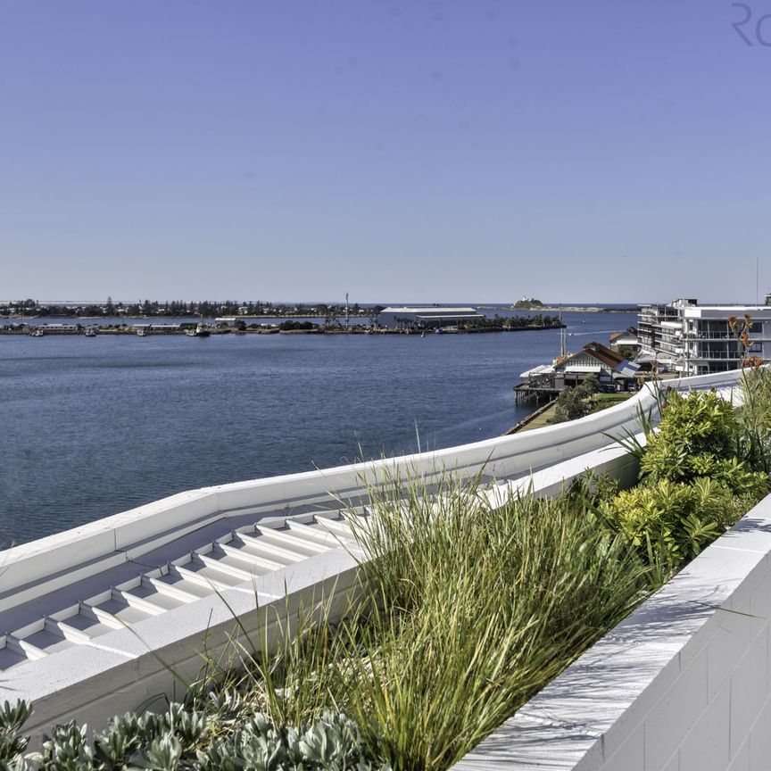 Luxurious, air-conditioned apartment in building with pool, gym and rooftop BBQ terrace; LUME Apartments - Photo 1