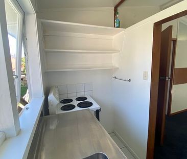 One bedroom upstairs unit in Medowbank - Photo 4