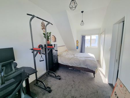 Contemporary Living and Urban Style - Photo 5