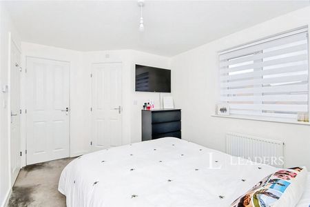 3 bedroom house to rent Ash Close, Yaxley, PE7 - Photo 2