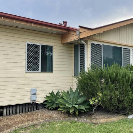 FOR LEASE – Stylish 2 Bed | 1 Bath | 1 Car Unit in the Heart of Toowoomba City - Photo 3