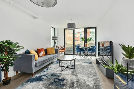 Savoy Place, Farnborough, Hampshire, GU14 - Photo 2