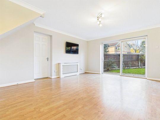 Grove Crescent, Hanworth, TW13, Feltham - Photo 1