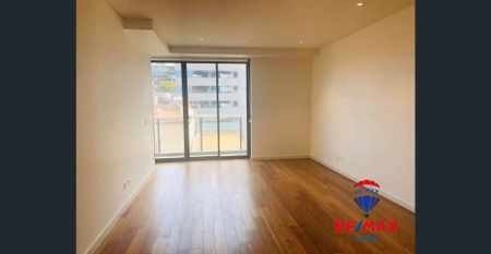 Live in the heart of Burwood - Photo 4