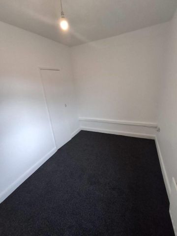 2 bedroom end of terrace house to rent - Photo 5