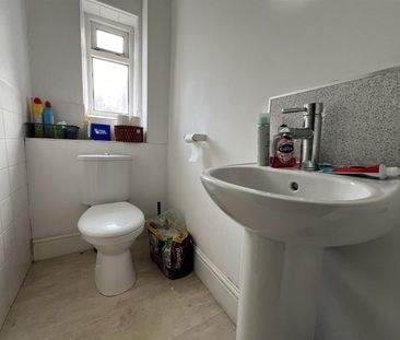 Ashville Avenue, Hyde Park, LS6 1LX, Leeds - Photo 1