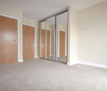 2 bedroom apartment - Photo 2