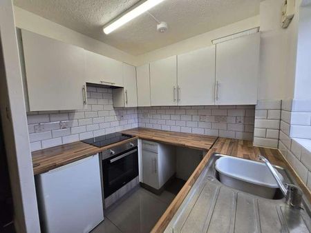 Tennyson Close, Enfield, EN3 - Photo 4