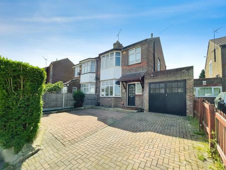 3 bedroom semi-detached house to rent - Photo 2