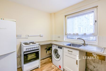 2 bedroom apartment to rent Perry Gardens, Poole, BH15 - Photo 2