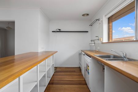 Stylish 1-Bedroom Apartment in the Heart of Empire Street – Comfort, Convenience & Security - Photo 4