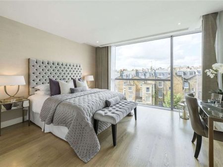 Contemporary third floor apartment with three double en suite bedrooms situated in one of the most prestigious residential buildings in London. - Photo 2