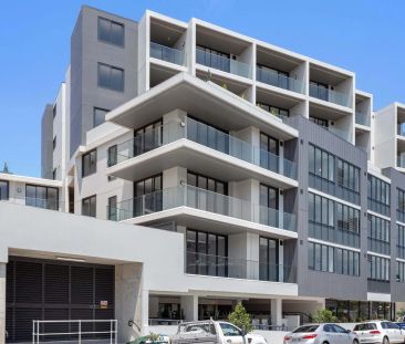 Expansive Luxury Studio Apartment - Photo 3