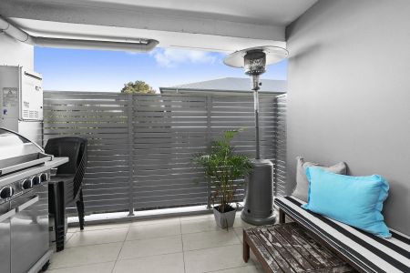 Modern Top Floor Apartment - Entrance via Shackel Avenue - Photo 5