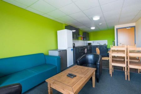 4 bedroom flat share to rent - Photo 4