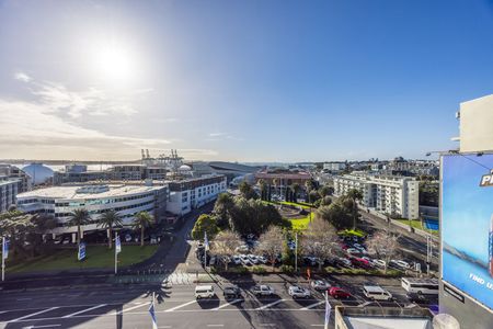 Modern One-Bedroom Apartment in Renovated City Building - Photo 2