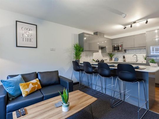 1 bedroom in a flat share to rent - Photo 1