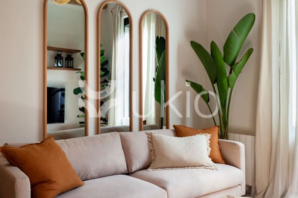 Apartamento de alquiler en Carrer de Villarroel, Sant Antoni - Photo 1