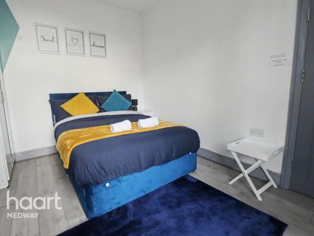 1 bedroom in a house share to rent - Photo 2